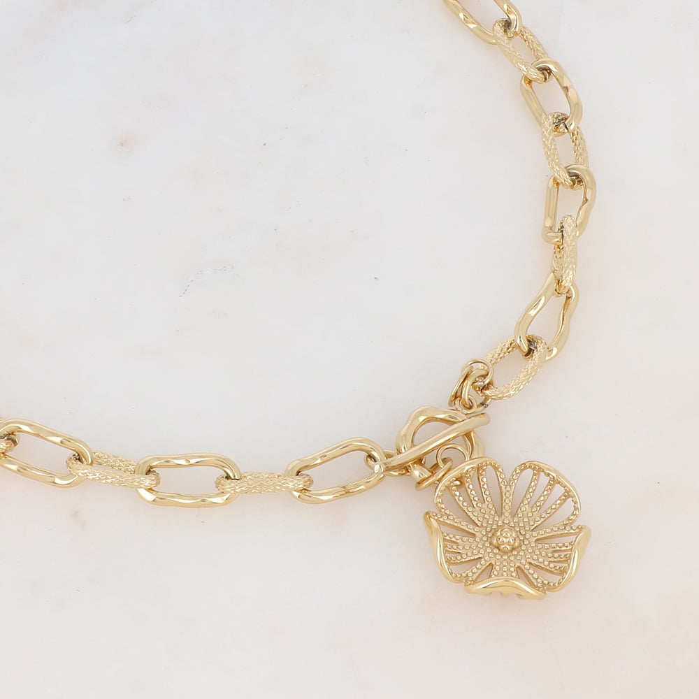 Collier à maillons martelés et lisses à fermoir T (toogle) avec fleur ajourée (45CM)