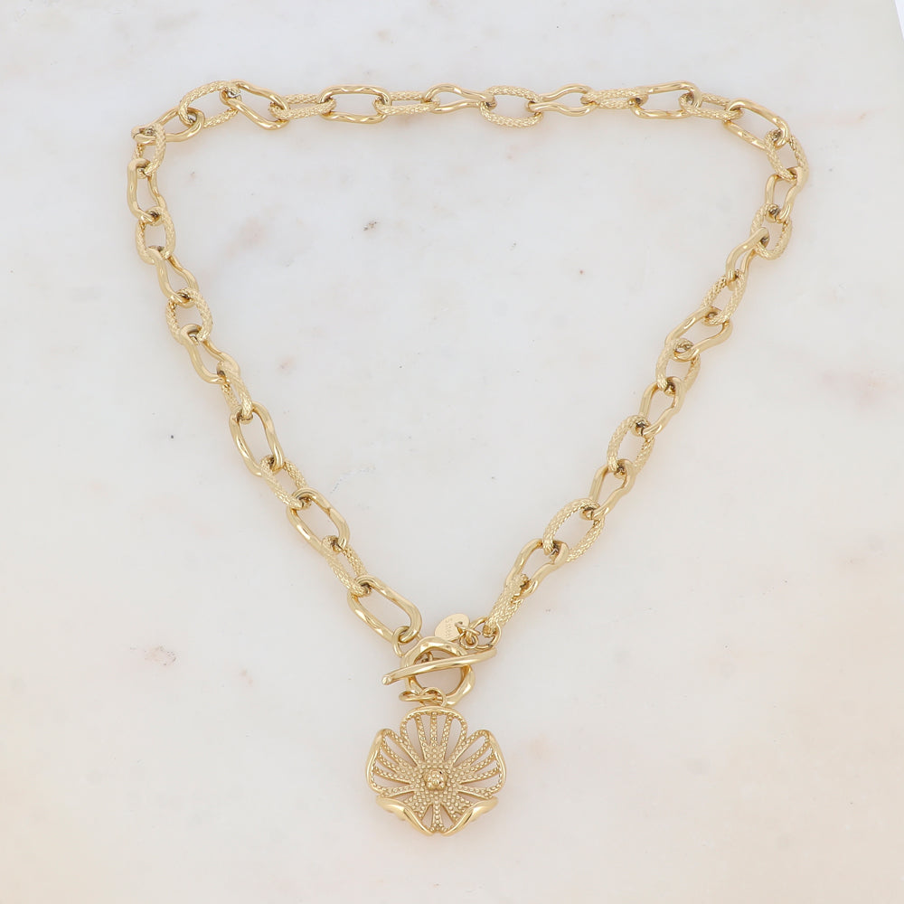 Collier à maillons martelés et lisses à fermoir T (toogle) avec fleur ajourée (45CM)