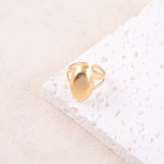 Bague avec petite pièce ovale brossé