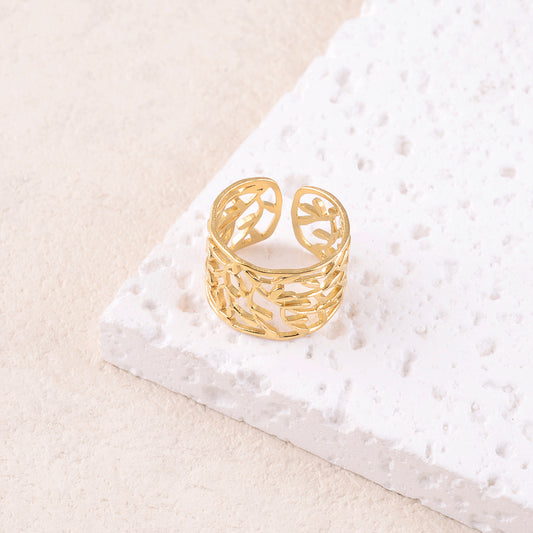 Bague ajourée avec motifs feuilles