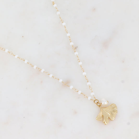 Collier avec perle en pâte de verre, pampille feuille de ginkgo et perle d'eau douce (38+5CM)