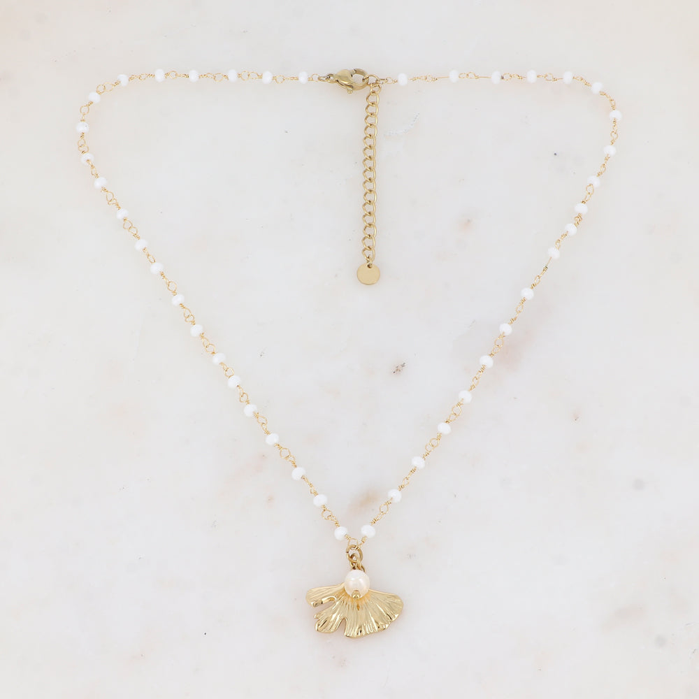 Collier avec perle en pâte de verre, pampille feuille de ginkgo et perle d'eau douce (38+5CM)
