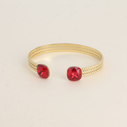 Jonc orné de cristaux de Swarovski® - Scarlet  Dimensions du jonc : 6 x 5 cm - Hauteur du jonc: 8 mm - Dimensions des cristaux : 12 x 12 mm