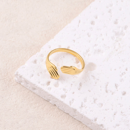 Bague câlin à la main