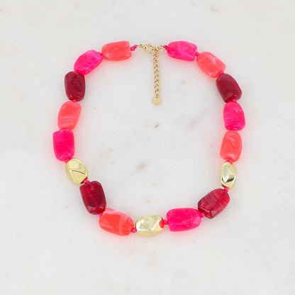 Collier avec perles métallique et en résine colorée