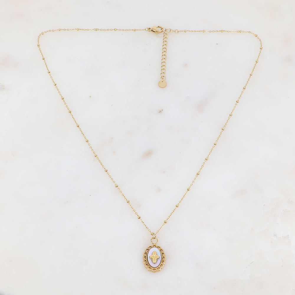 Collier avec pendentif ovale nacré sertie d'une étoile (45+5CM)
