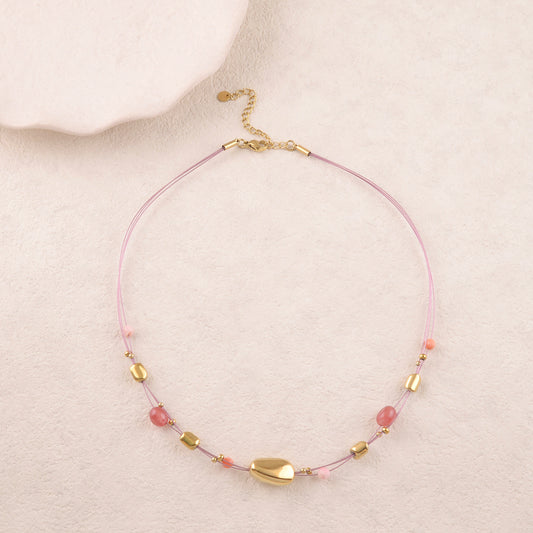 Collier sur fils avec perles dorées et pierres naturelles