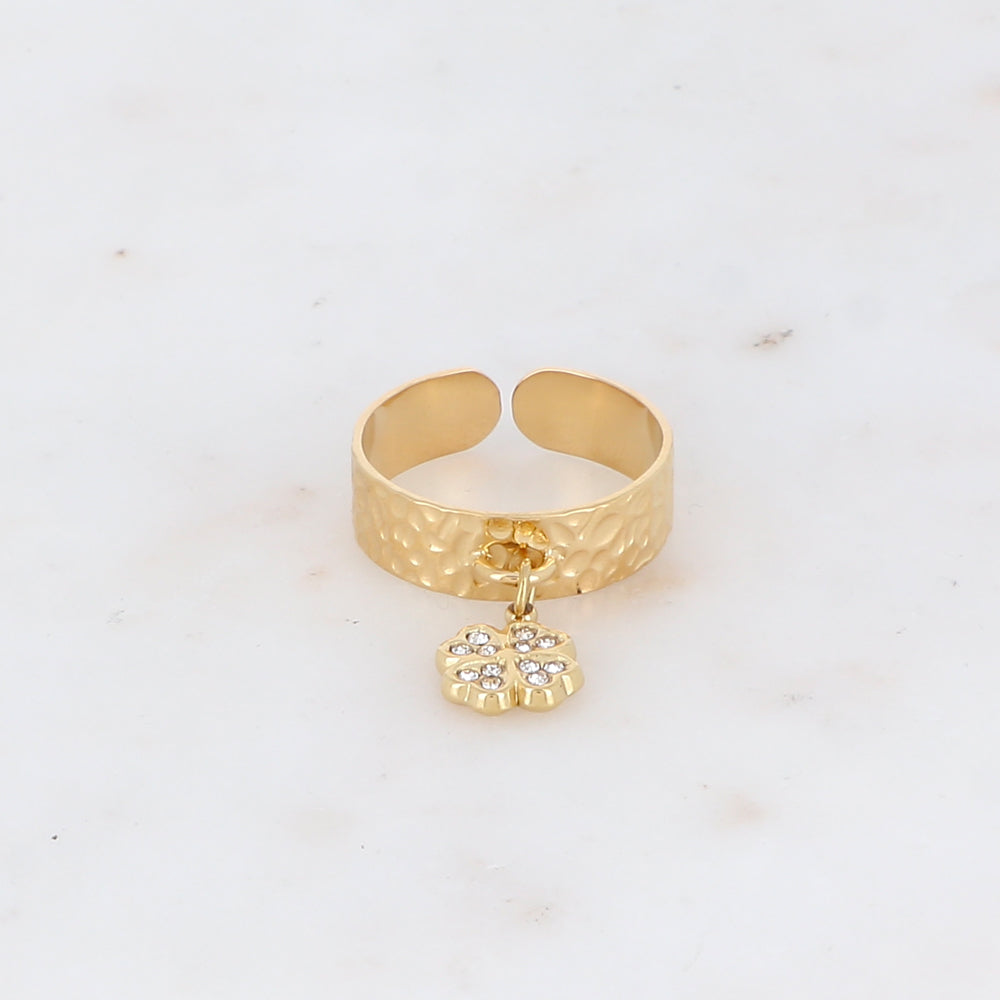 Bague martelée avec pampille trèfle strassée