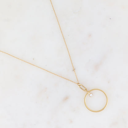 Collier avec pendantes en maille, anneau et strass (38+7CM)