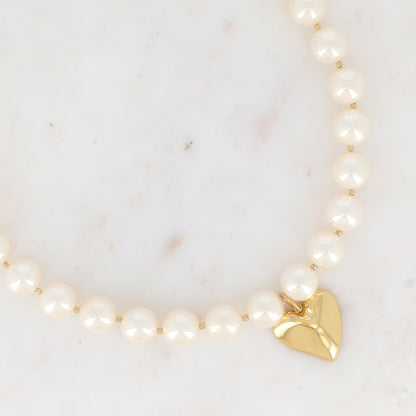 Collier avec perles en résine effet nacré et cœur lisse (40+3CM)