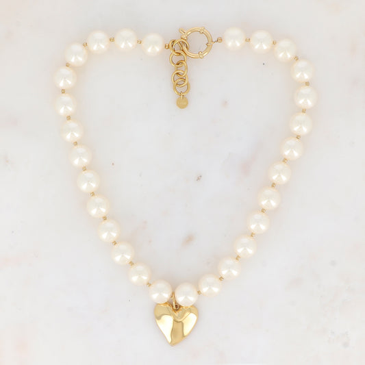 Collier avec perles en résine effet nacré et cœur lisse (40+3CM)