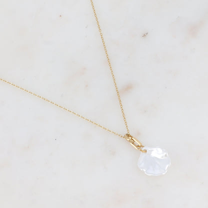Collier avec pampille forme coquillage en résine (39+7CM)