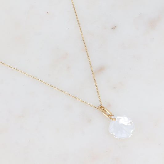 Collier avec pampille forme coquillage en résine (39+7CM)