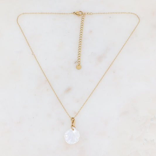 Collier avec pampille forme coquillage en résine (39+7CM)