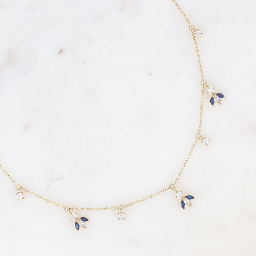 Collier - petites breloques en motif feuillage en oxydes de zirconium blanc et marine 37+7 cm