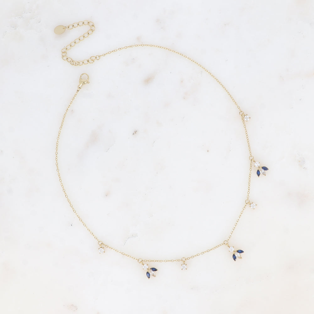 Collier - petites breloques en motif feuillage en oxydes de zirconium blanc et marine 37+7 cm