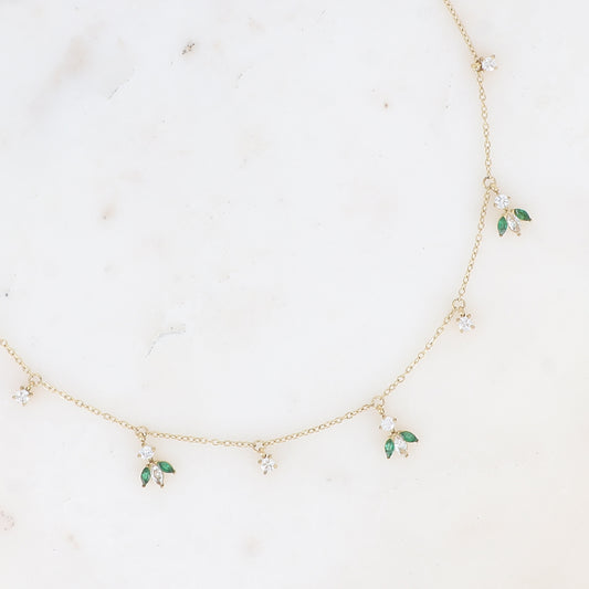 Collier - petites breloques en motif feuillage en oxydes de zirconium vert 37+7 cm