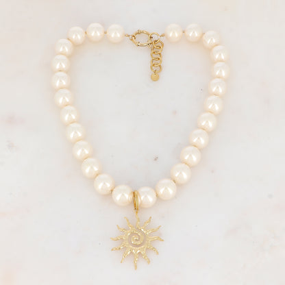 Collier avec perles en résine effet nacré et soleil (41+3CM)