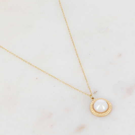 Collier avec pendentif demi-boule en résine effet nacré (40+5CM)
