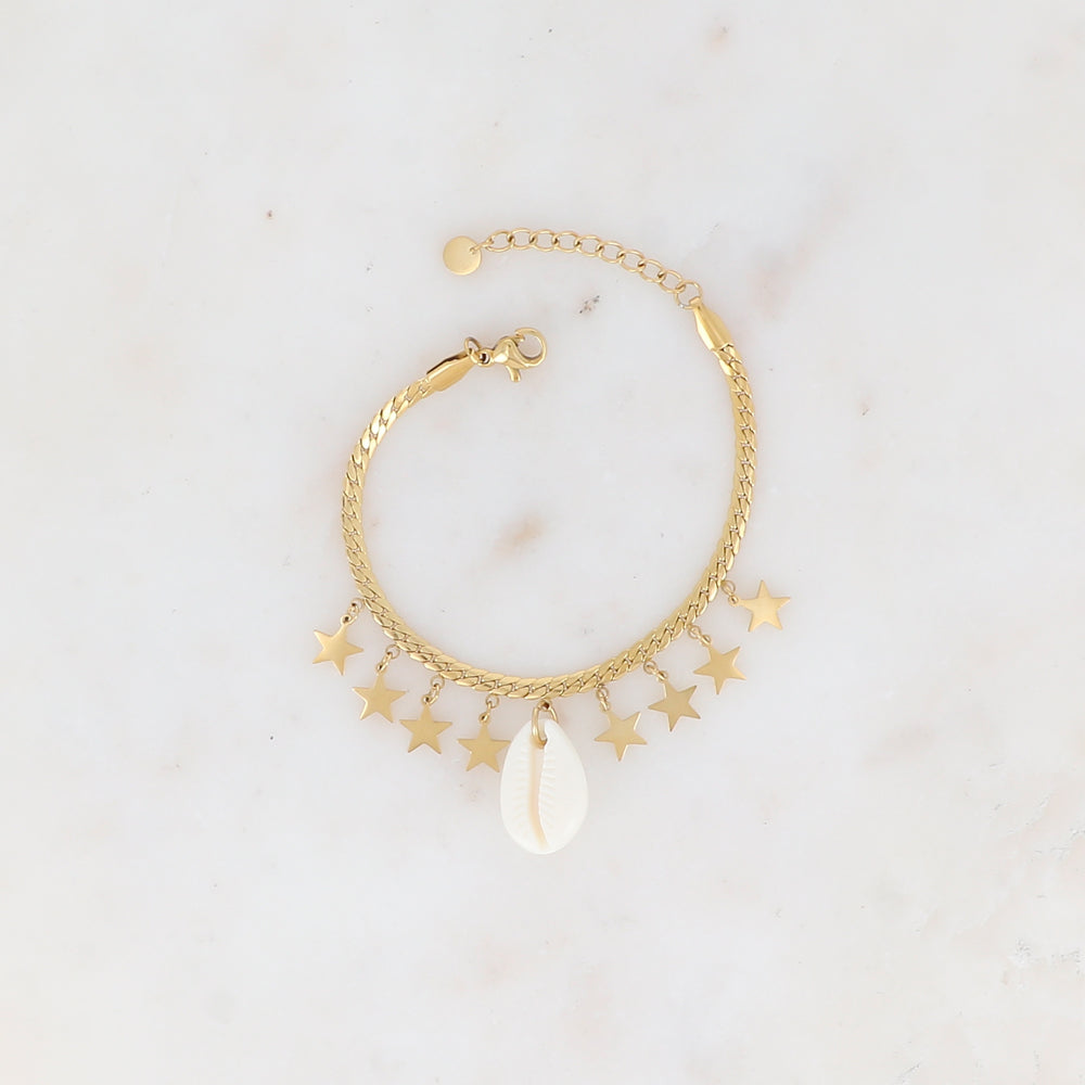Bracelet en maille plate avec pampilles étoiles et cauri en résine