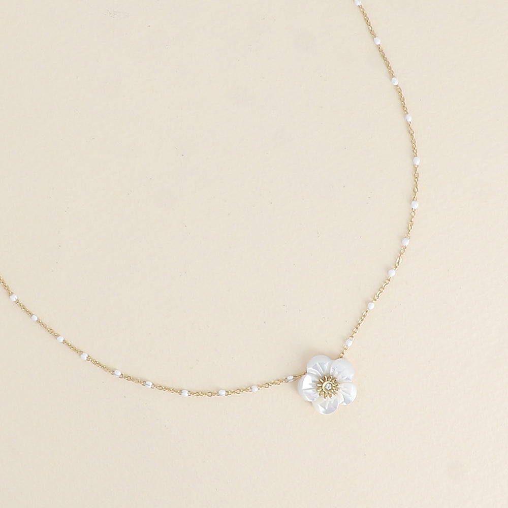 Collier - chaîne émaillée et fleur nacrée 38+7 cm