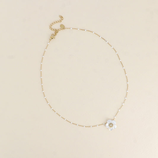 Collier - chaîne émaillée et fleur nacrée 38+7 cm