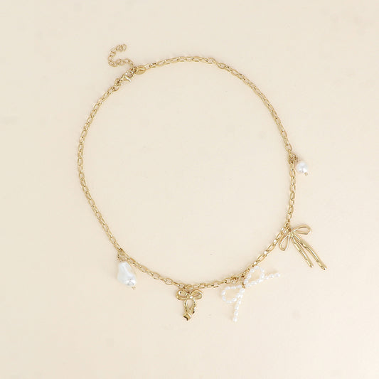Collier - noeuds papillons avec des pièces en résine blanche 41,5+5 cm