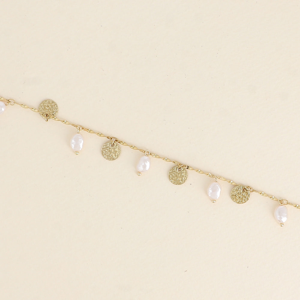 Bracelet - pampilles martelées et perles de résine blanche (16,5+3 cm)