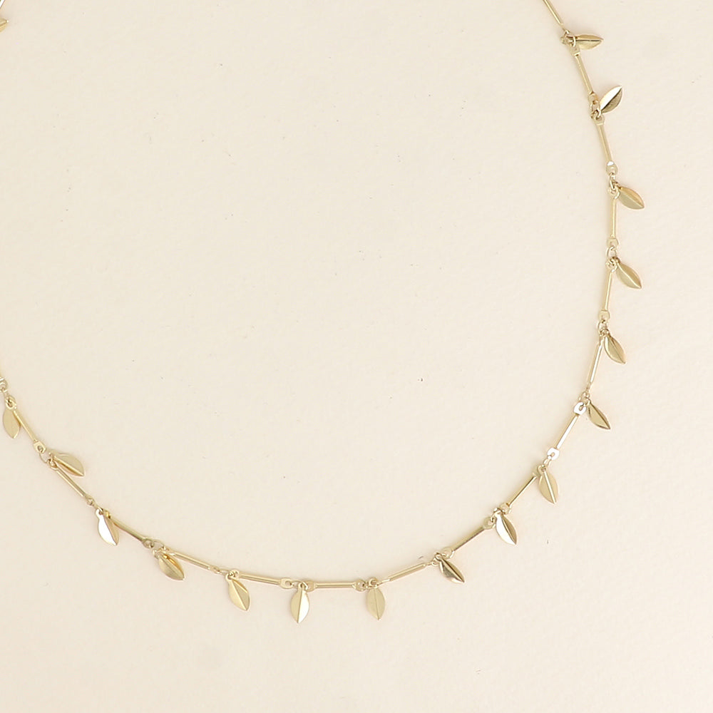 Collier - maillons cylindriques et de pétales pendantes 40,5+7 cm