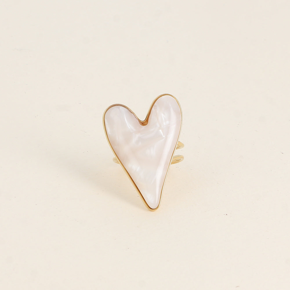 Bague - cœur en résine beige