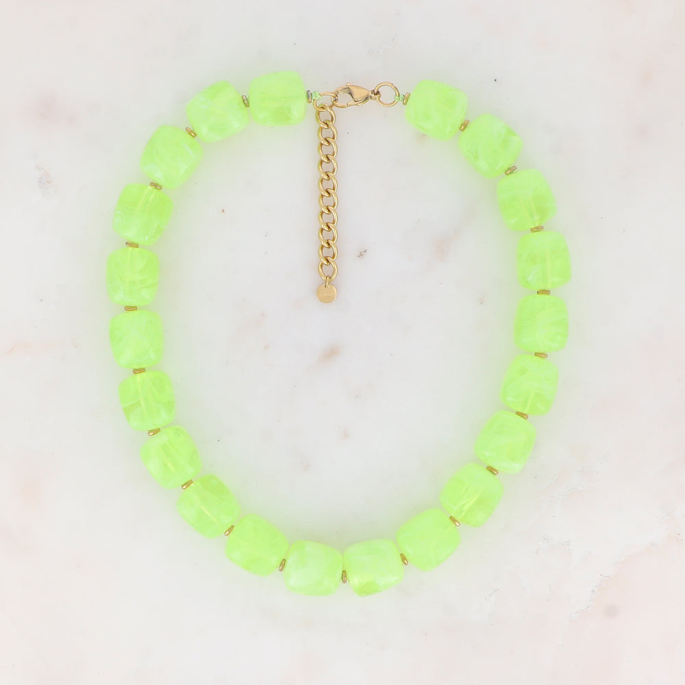 Collier avec perles carrées en résine (42+5CM)