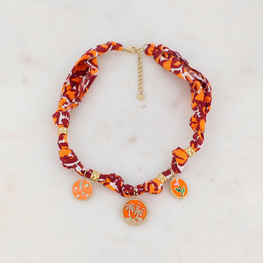 Collier sur ruban avec pendentif rond strassé sur le thème de la mer, pendentif rond émaillée avec motif palmier et pendentif ovale émaillée avec motif fleur 39+5 cm