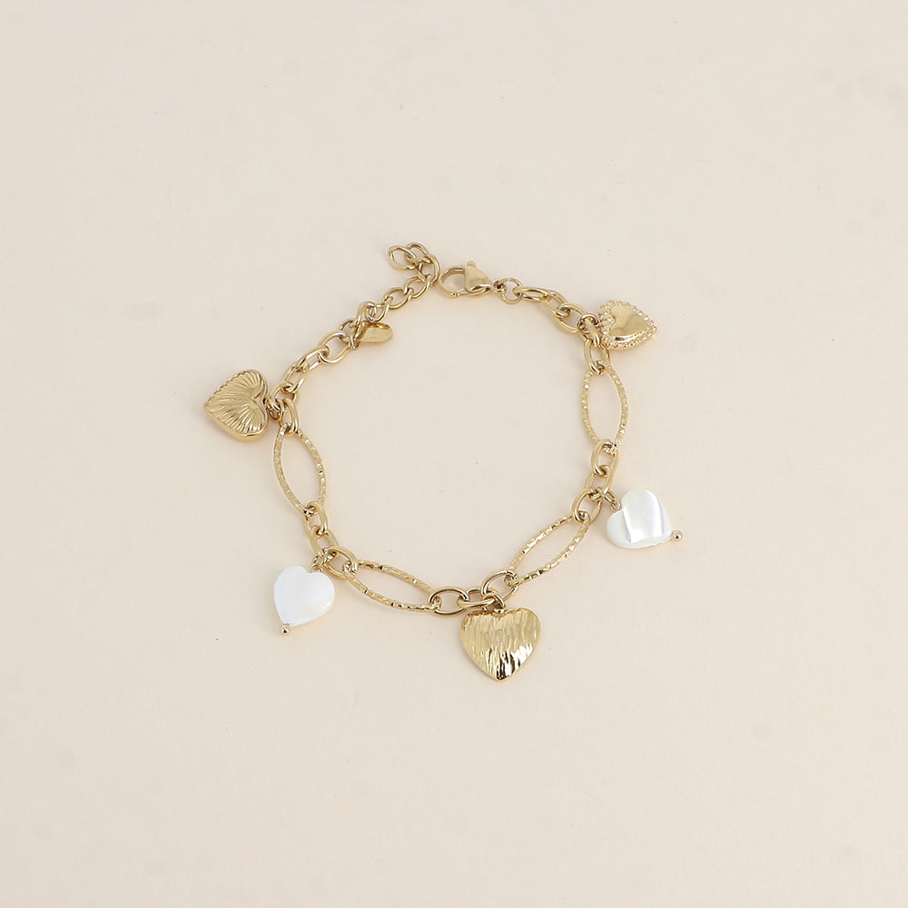 Bracelet - breloques cœurs en nacre blanche (17+3 cm)