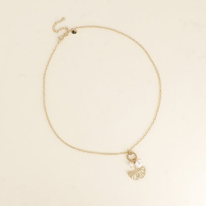 Collier - ginko, fleur nacrée et perle de résine blanche 45+7 cm