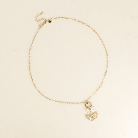 Collier - ginko, fleur nacrée et perle de résine blanche 45+7 cm