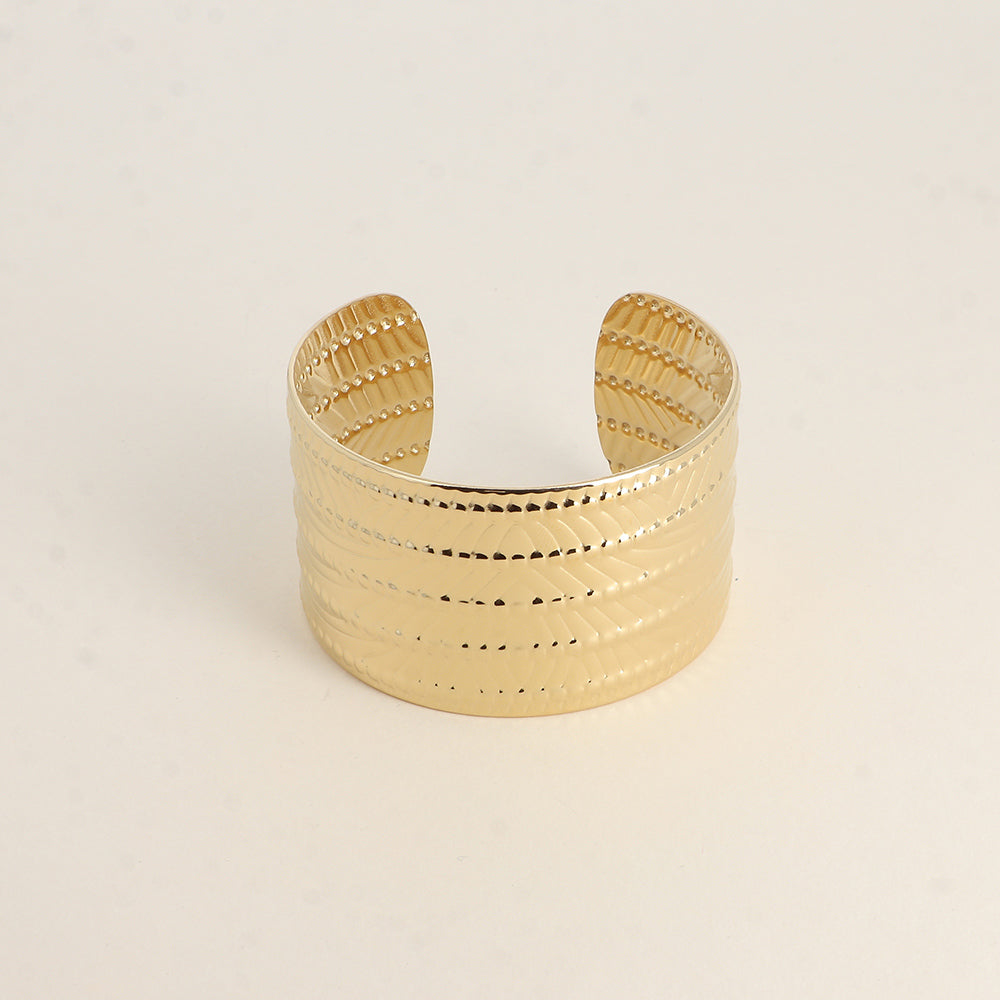 Manchette - lignes géométriques - Dimensions: 6 x 5,5 cm - Hauteur: 40 mm