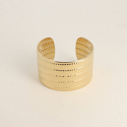 Manchette - lignes géométriques - Dimensions: 6 x 5,5 cm - Hauteur: 40 mm