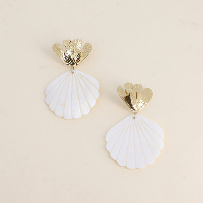 Boucles pendantes - feuillage texturé et coquillage nacré 46x73 mm