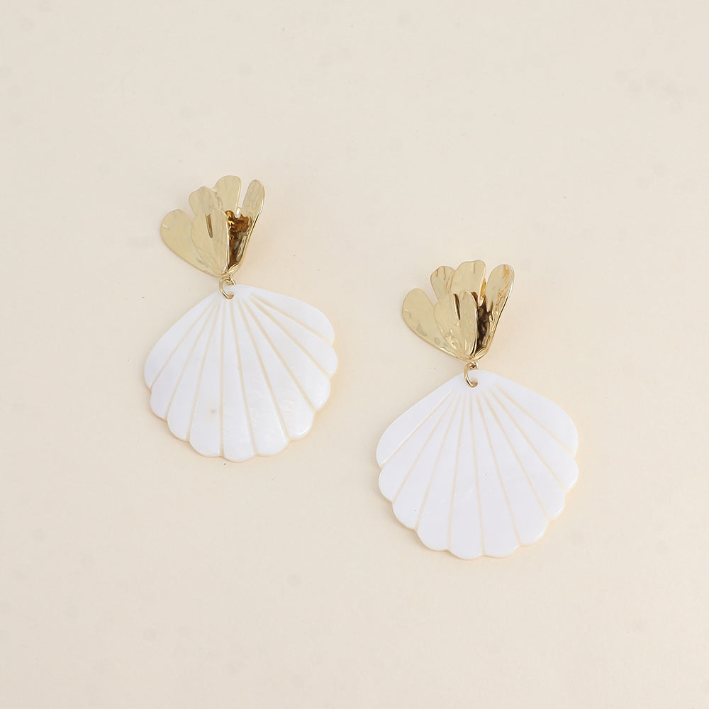 Boucles pendantes - feuillage texturé et coquillage nacré 46x73 mm