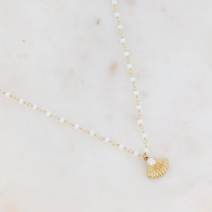 Collier avec coquille Saint-Jacques, perle d'eau douce et perles en pâtes de verre 40+5 cm