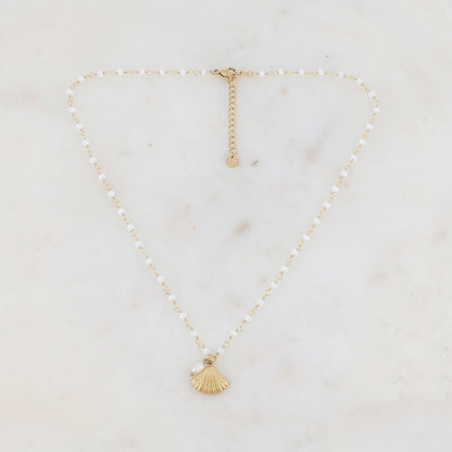 Collier avec coquille Saint-Jacques, perle d'eau douce et perles en pâtes de verre 40+5 cm