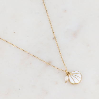 Collier avec coquillage émaillé et perle d'eau douce 45+5 cm