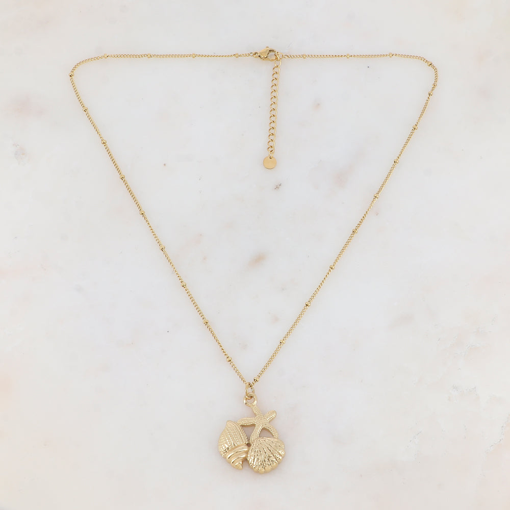 Collier avec pendentif forme étoile de mer et coquillages collés 45+5 cm
