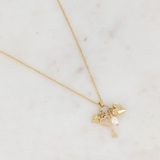 Collier avec cœur et perle d'eau douce, trèfle et clé ajouré de façon cœur 50+5 cm