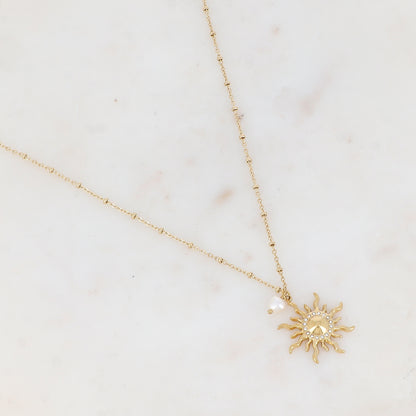 Collier avec soleil strassé et perle d'eau douce 45+5 cm