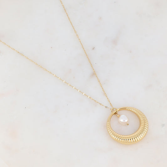 Sautoir avec pendentif anneau rond bombé et rainuré et perle d'eau douce (80+5CM)