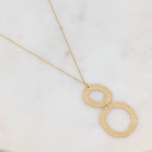 Collier doré avec pendentif rond ajouré avec un motif étoile et embelli de strass 50+5 cm