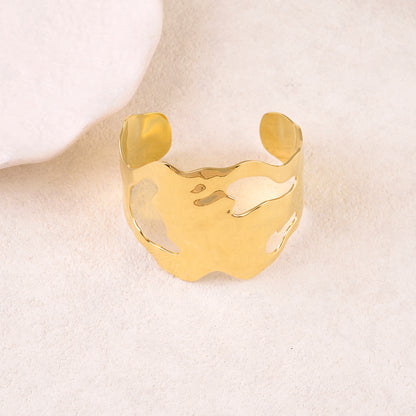 Manchette graphique texturée avec un jeu d'ajourages