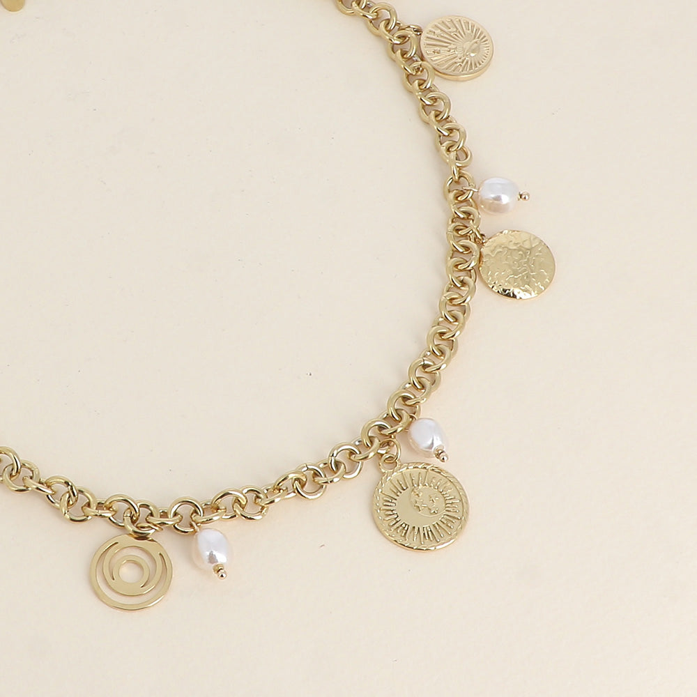 Collier - perles de résine blanche et pampilles rondes aux motifs de ciel étoilé, soleil et lune 39+7 cm