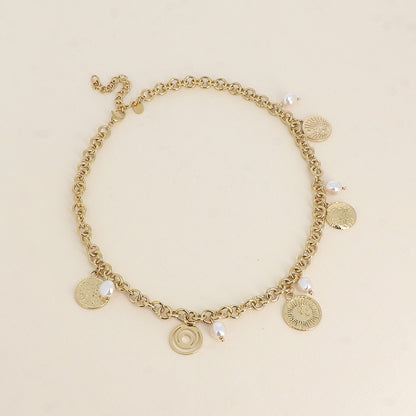 Collier - perles de résine blanche et pampilles rondes aux motifs de ciel étoilé, soleil et lune 39+7 cm